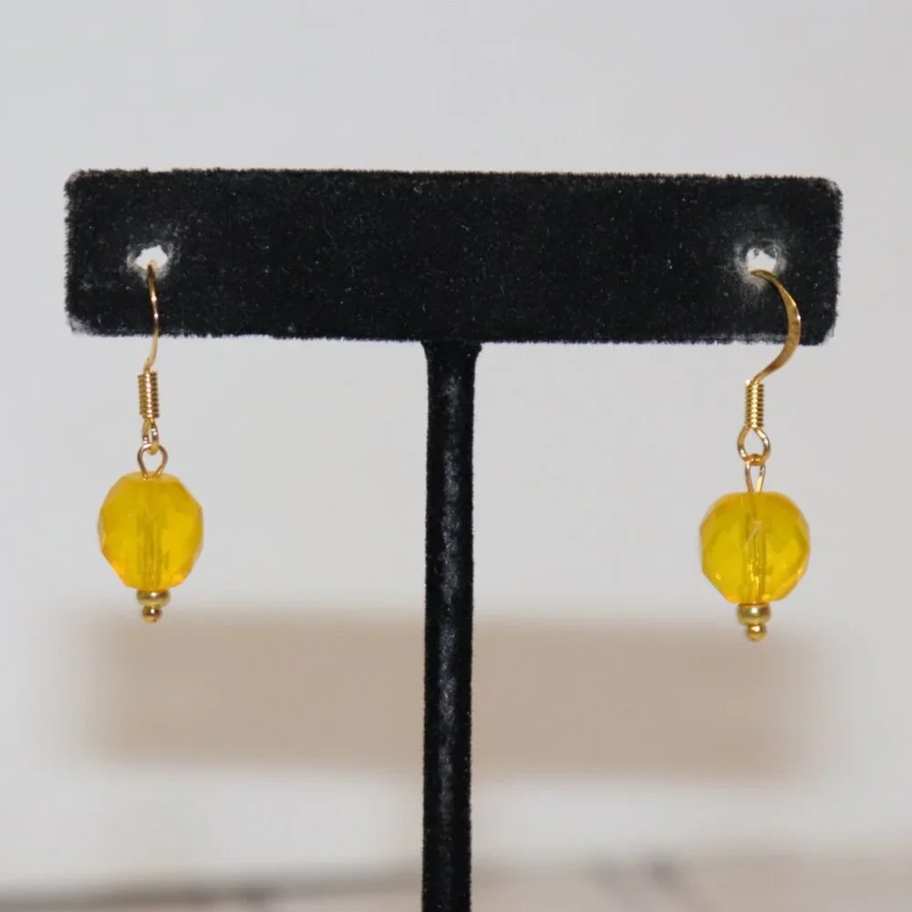 💛 NWOT Gold & Yellow Crystal Beaded Dangling Earrings – 1 1/8